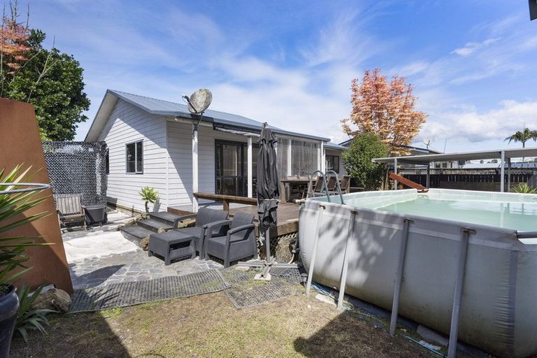 Photo of property in 61a Graham Avenue, Te Atatu Peninsula, Auckland, 0610