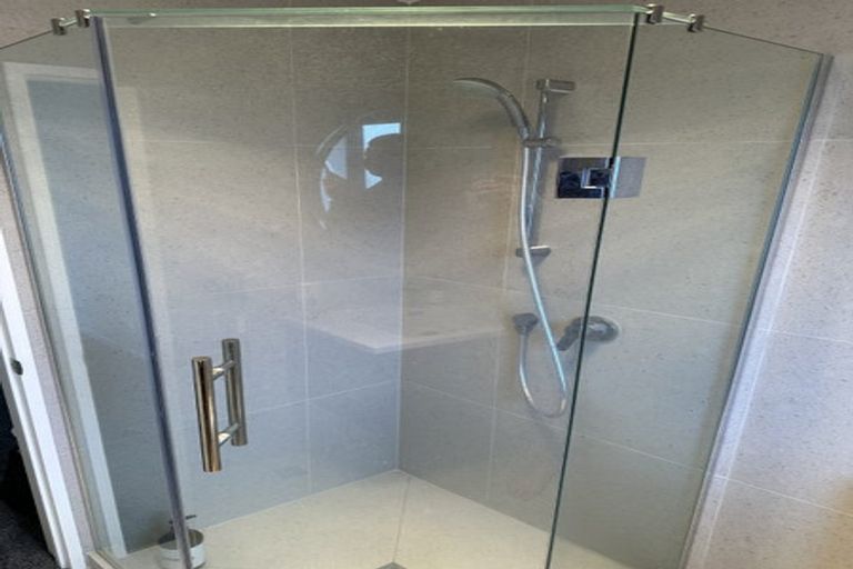 Photo of property in 48a Portadown Avenue, Pakuranga Heights, Auckland, 2010