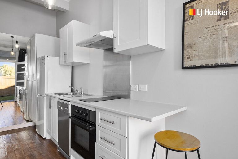 Photo of property in 74 Hargest Crescent, Saint Clair, Dunedin, 9012