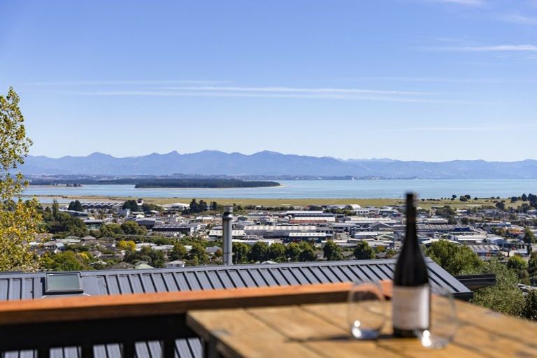 Photo of property in 53 Coster Street, Enner Glynn, Nelson, 7011