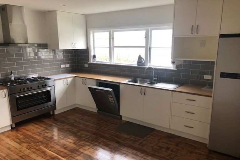 Photo of property in 21 Peel Place, Wainuiomata, Lower Hutt, 5014