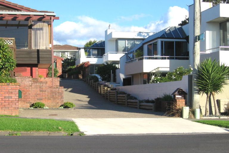 Photo of property in 2/12 Takutai Avenue, Bucklands Beach, Auckland, 2012