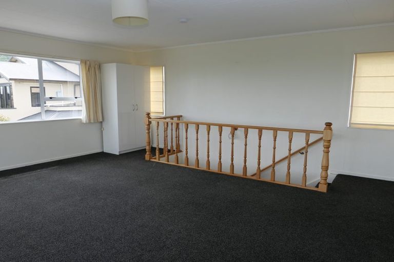 Photo of property in 16 Kotare Street, Waikanae, 5036