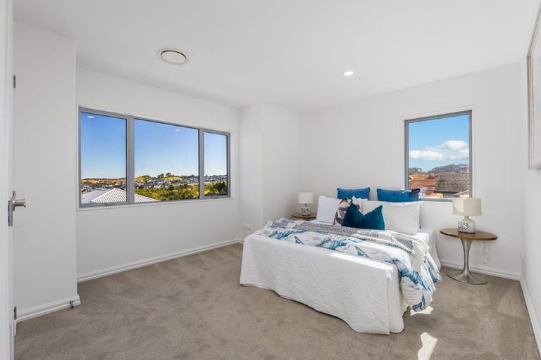Photo of property in 10 Ian Gordon Lane, Orewa, 0931