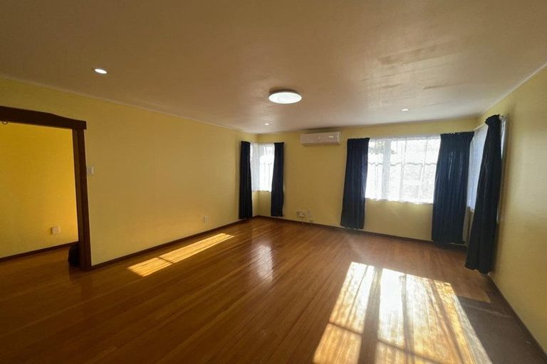 Photo of property in 60 Farquhar Road, Glendene, Auckland, 0602