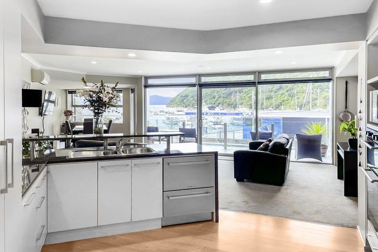 Photo of property in Oxleys Rock Apartments, 205/6 London Quay, Picton, 7220