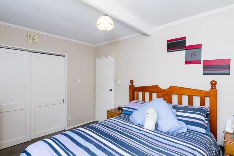 Photo of property in 32 Holborn Drive, Stokes Valley, Lower Hutt, 5019