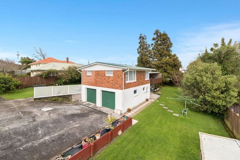 Photo of property in 32 Grande Vue Road, Hillpark, Auckland, 2102