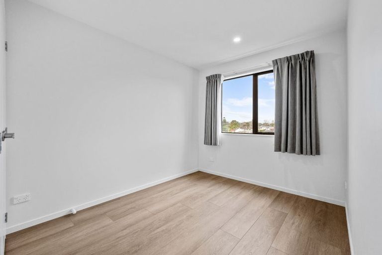 Photo of property in 16 Gossamer Drive, Pakuranga Heights, Auckland, 2010
