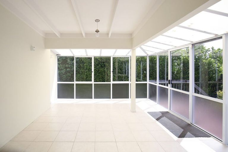 Photo of property in 2/26 Sunnyhill Crescent, Sunnyhills, Auckland, 2010