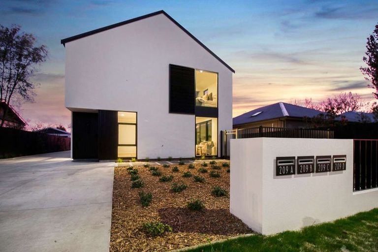 Photo of property in 209b Cranford Street, St Albans, Christchurch, 8014