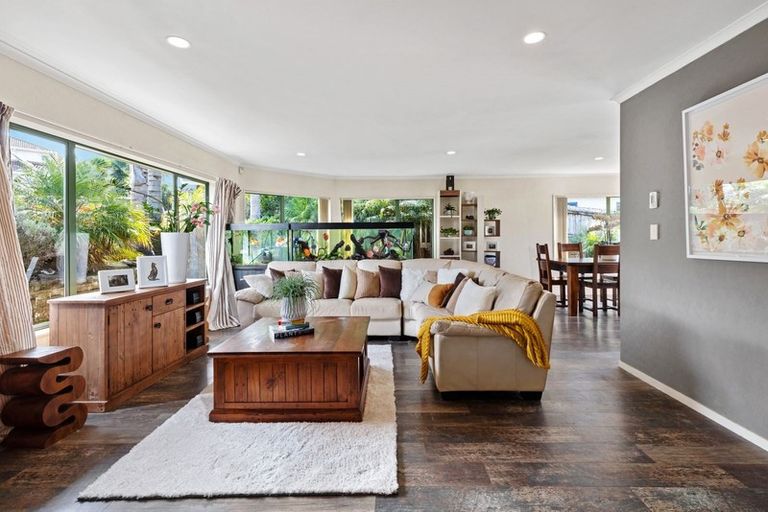 Photo of property in 10 Kumar Place, The Gardens, Auckland, 2105