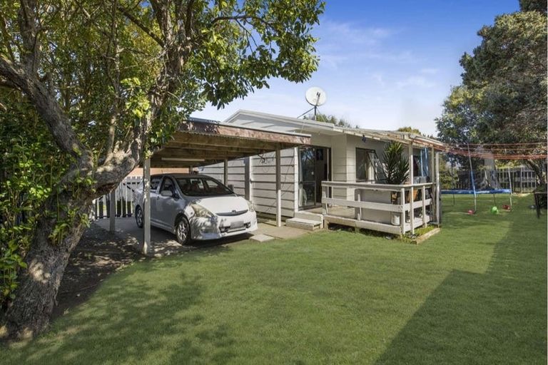 Photo of property in 1/38 Maplesden Drive, Clendon Park, Auckland, 2103