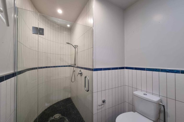 Photo of property in Grandstand Apartments, 38/80 Kent Terrace, Mount Victoria, Wellington, 6011