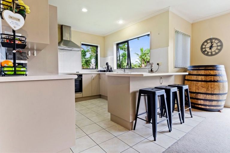 Photo of property in 6 Cathcart Close, Pukekohe, 2120