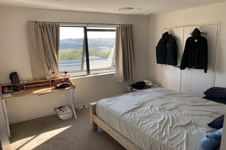 Photo of property in 8 Lilac Lane, Oteha, Auckland, 0632