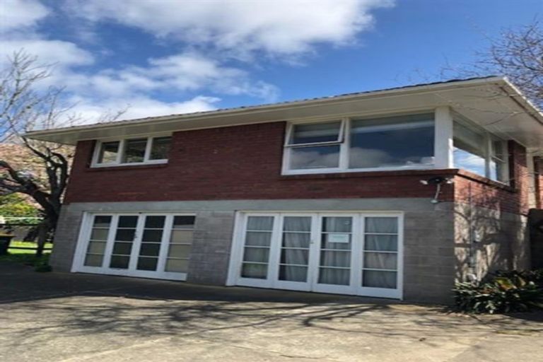 Photo of property in 1/23 Evelyn Place, Hillcrest, Auckland, 0627