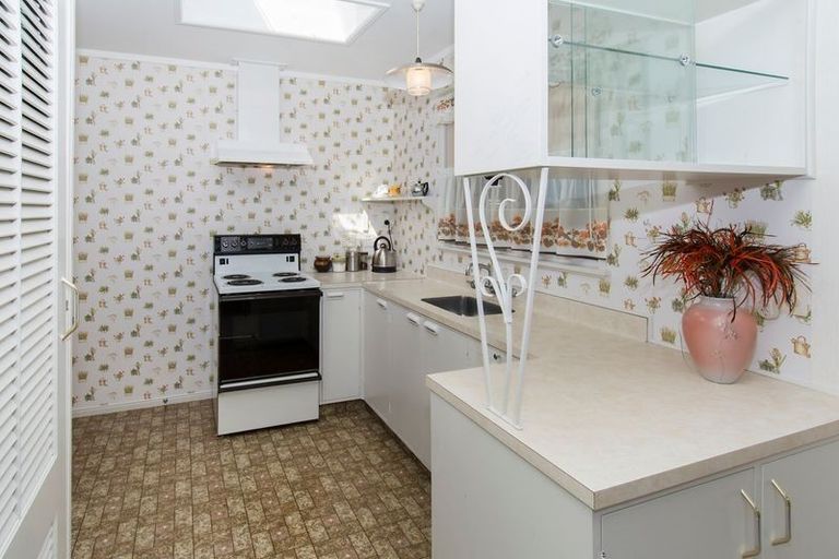 Photo of property in 1/2 Poseidon Place, Half Moon Bay, Auckland, 2012