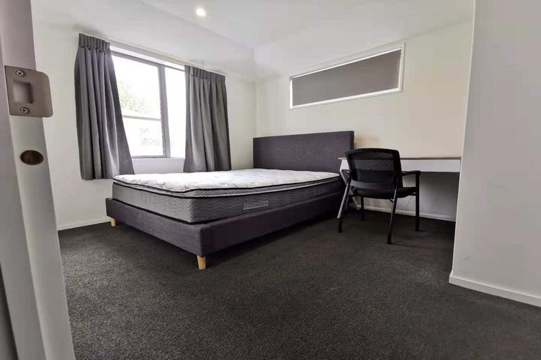 Photo of property in 1/2 Montana Avenue, Ilam, Christchurch, 8041