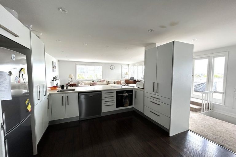 Photo of property in 132 Kohimarama Road, Kohimarama, Auckland, 1071