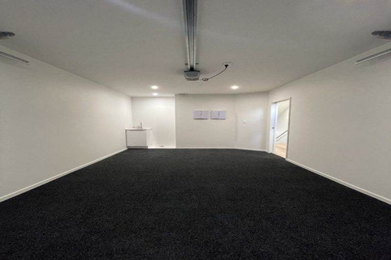 Photo of property in 5/10 Vinifera Place, Fairview Heights, Auckland, 0632