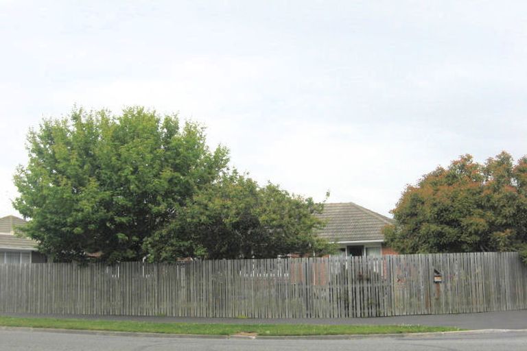 Photo of property in 83 Isleworth Road, Bishopdale, Christchurch, 8053