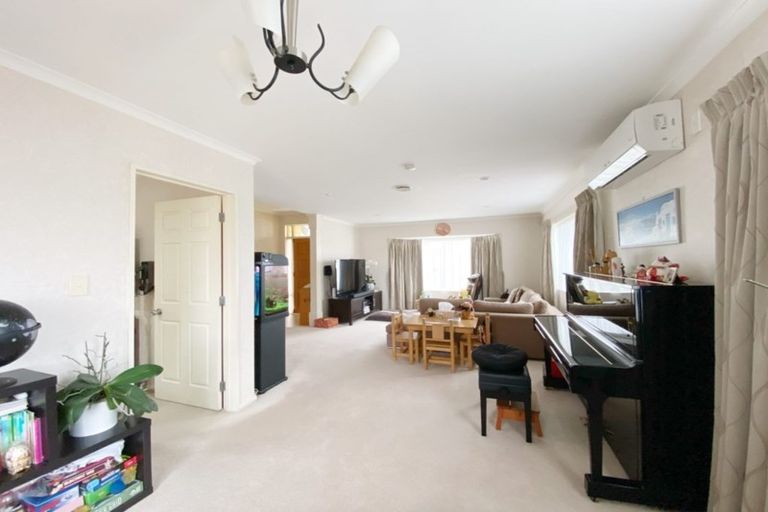 Photo of property in 4 Ballyroney Place, East Tamaki, Auckland, 2013