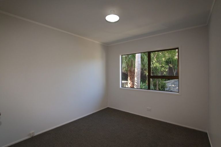 Photo of property in 2/13 Montclair Rise, Browns Bay, Auckland, 0630