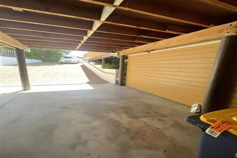 Photo of property in 2/5 Highlight Parade, Te Atatu South, Auckland, 0610