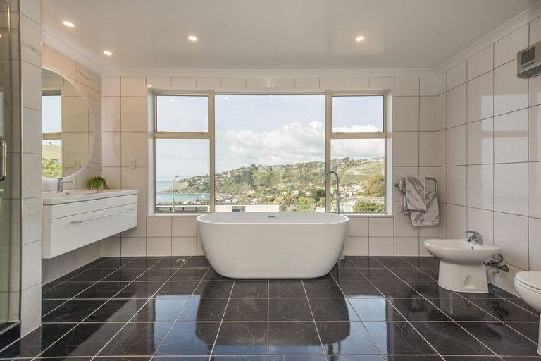 Photo of property in 94 Glenstrae Road, Redcliffs, Christchurch, 8081