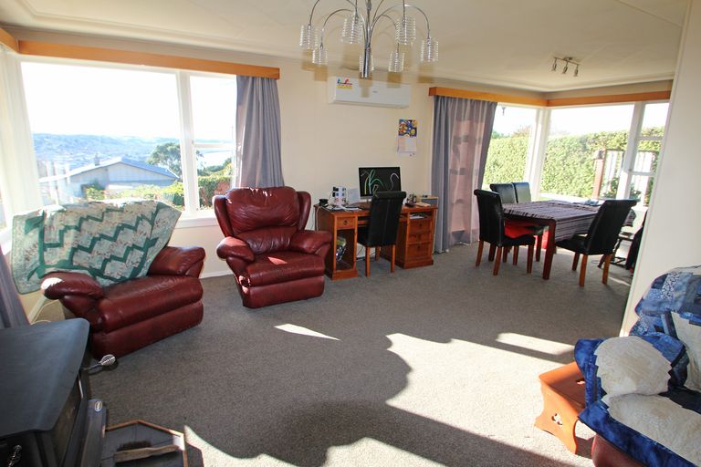 Photo of property in 12 Selwyn Street, South Hill, Oamaru, 9400