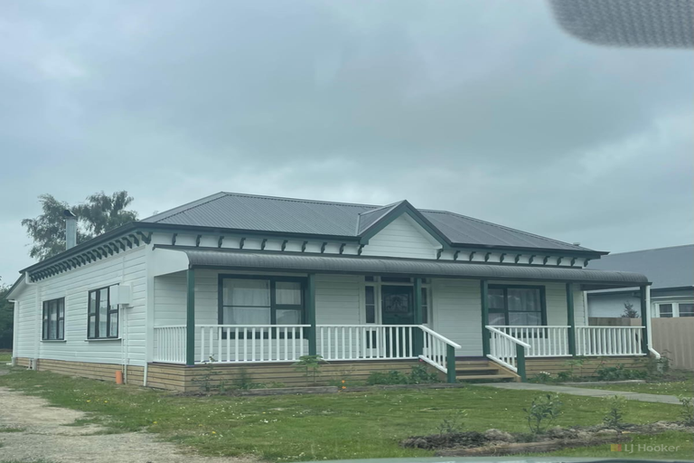 Photo of property in 1 Augustine Street, Waimate, 7924