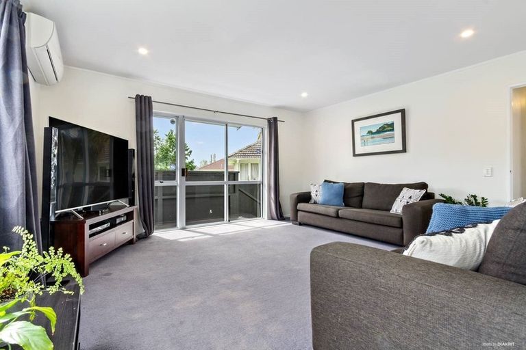 Photo of property in 1/12 Brookfield Road, Te Atatu Peninsula, Auckland, 0610