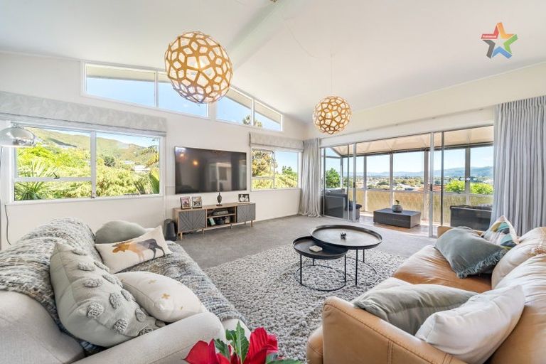 Photo of property in 8 Summit Road, Fairfield, Lower Hutt, 5011