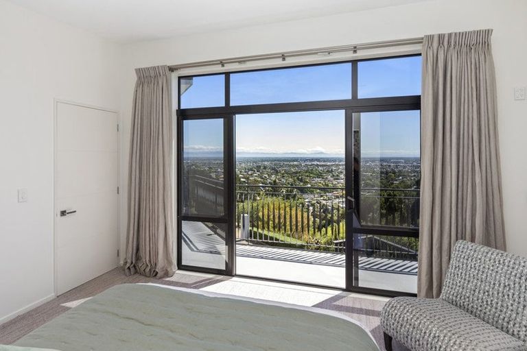 Photo of property in 16 Iles Lane, Cashmere, Christchurch, 8022