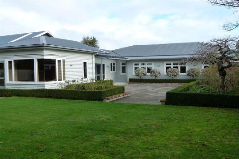 Photo of property in 17 Saint Andrews Square, Strowan, Christchurch, 8052