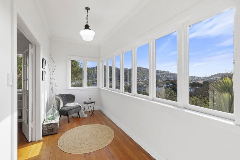 Photo of property in 86 Nicholson Road, Khandallah, Wellington, 6035