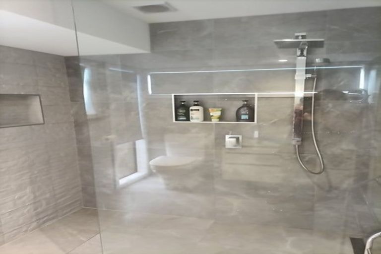 Photo of property in 5 Sutton Crescent, Papatoetoe, Auckland, 2025