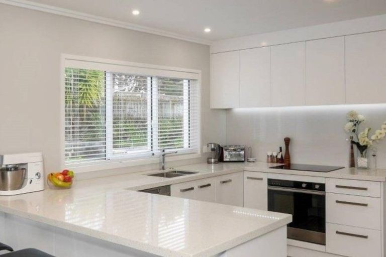 Photo of property in 32 Jane Maree Road, Kumeu, 0810