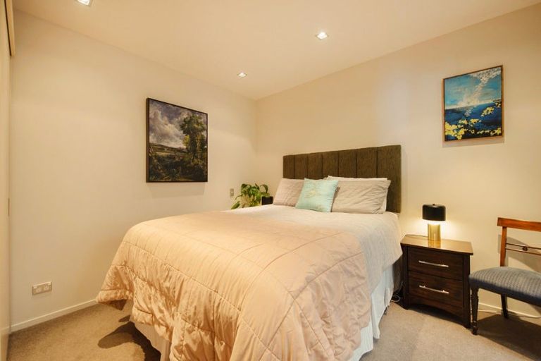Photo of property in Patent 326 Apartments, 404s/326 Evans Bay Parade, Hataitai, Wellington, 6021