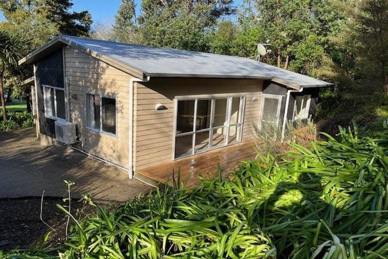Photo of property in 11 Whangaparaoa Road, Red Beach, 0932