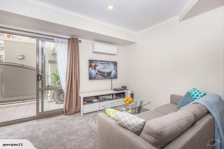Photo of property in 1 Emily Place, Bellevue, Tauranga, 3110