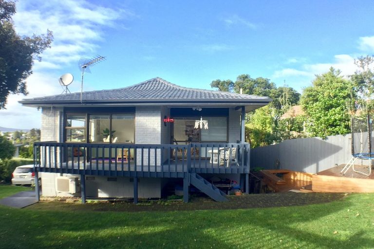 Photo of property in 2/47 Channel View Road, Campbells Bay, Auckland, 0630