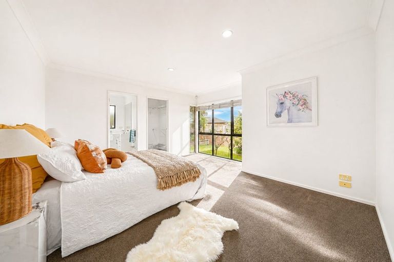 Photo of property in 20 Mackwell Road, Fairview Heights, Auckland, 0632