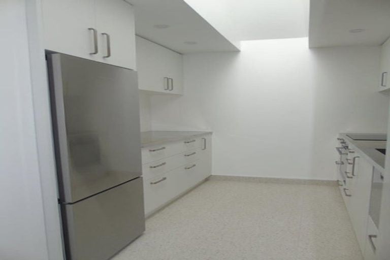 Photo of property in 14 Lawson Place, Mount Victoria, Wellington, 6011