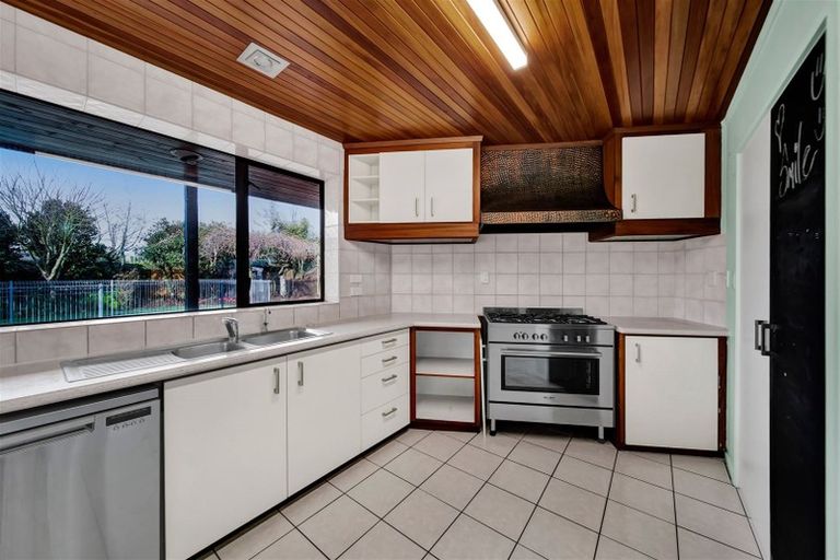 Photo of property in 5a La Salle Drive, Westown, New Plymouth, 4310