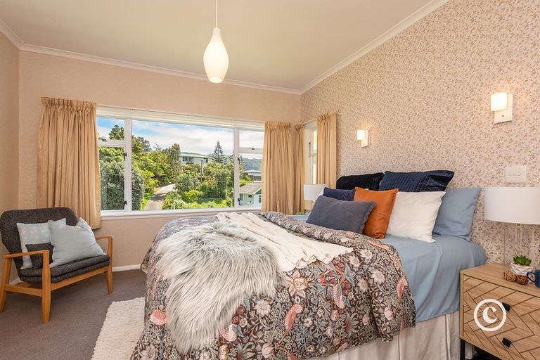 Photo of property in 45 Raroa Terrace, Tawa, Wellington, 5028