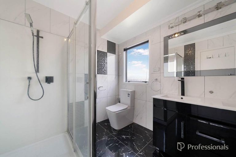 Photo of property in 17 Kohinoor Avenue, Mangere, Auckland, 2022