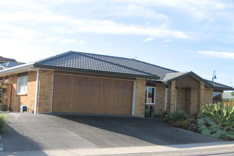Photo of property in 26 Tauranga Place, Orewa, 0931