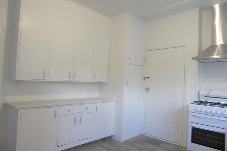 Photo of property in 33 Pirie Crescent, Moera, Lower Hutt, 5010